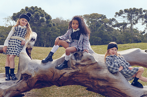 A Momi  a traduo da menina alegre, divertida e fashion.